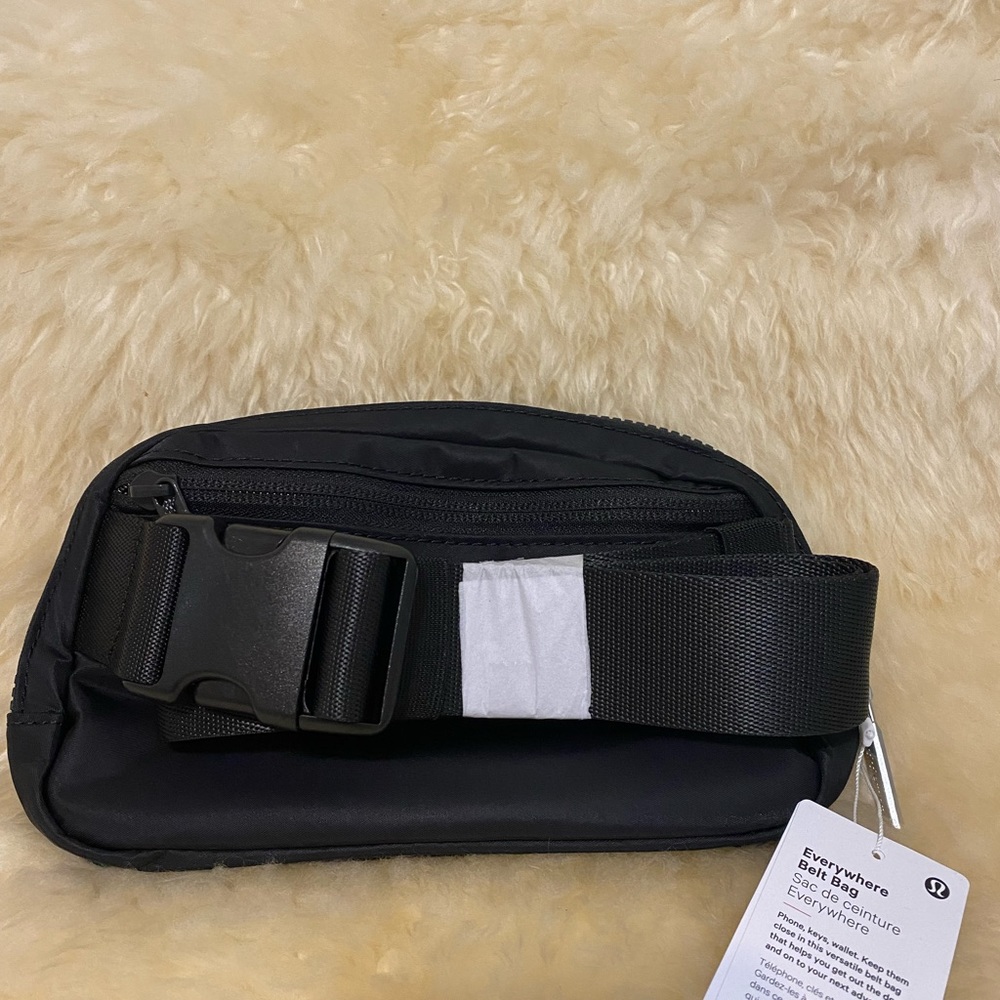NWT lululemon everywhere belt bag black with Tags - Picture 2 of 4